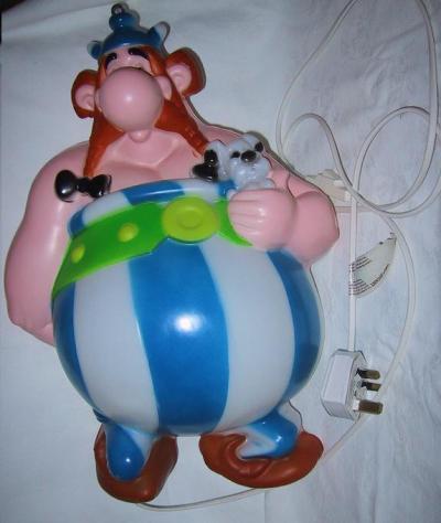 Asterix-Wandlampe Obelix mit Idefix.jpg