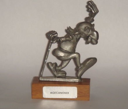 Figurine Asterix Etain du Prince AGECANONIX.jpg