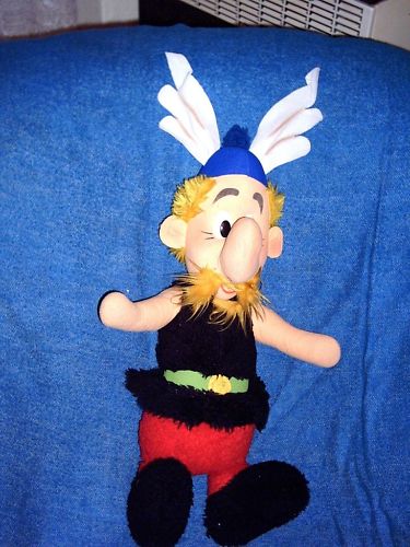 Asterix Stoff-Figur ca. 60 cm mit Styroporfülle.jpg