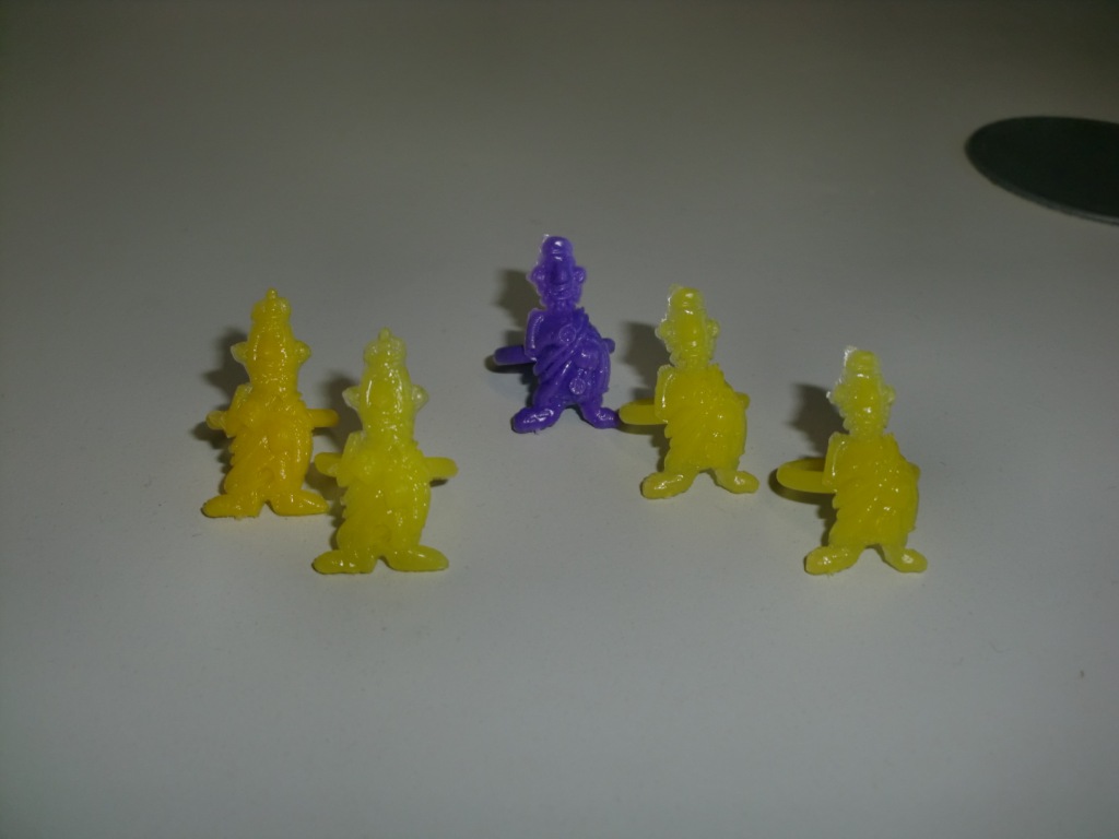 Trauerklos mit unterschiedlicher Stellung der Füße