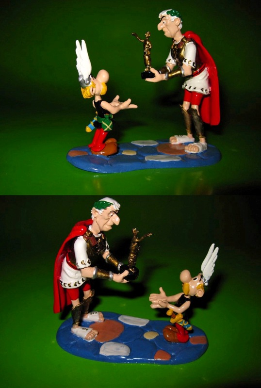 Pixi - Julius übergibt Asterix einen César 2002.jpg