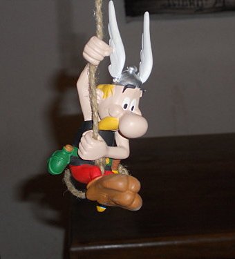 PIXI - Asterix sur corde.jpg