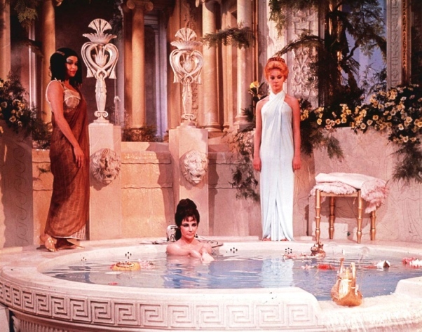 Elizabeth Taylor as Cleopatra, 1963 (3).jpg