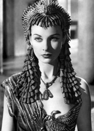 Vivien Leigh as Cleopatra (1945).jpg